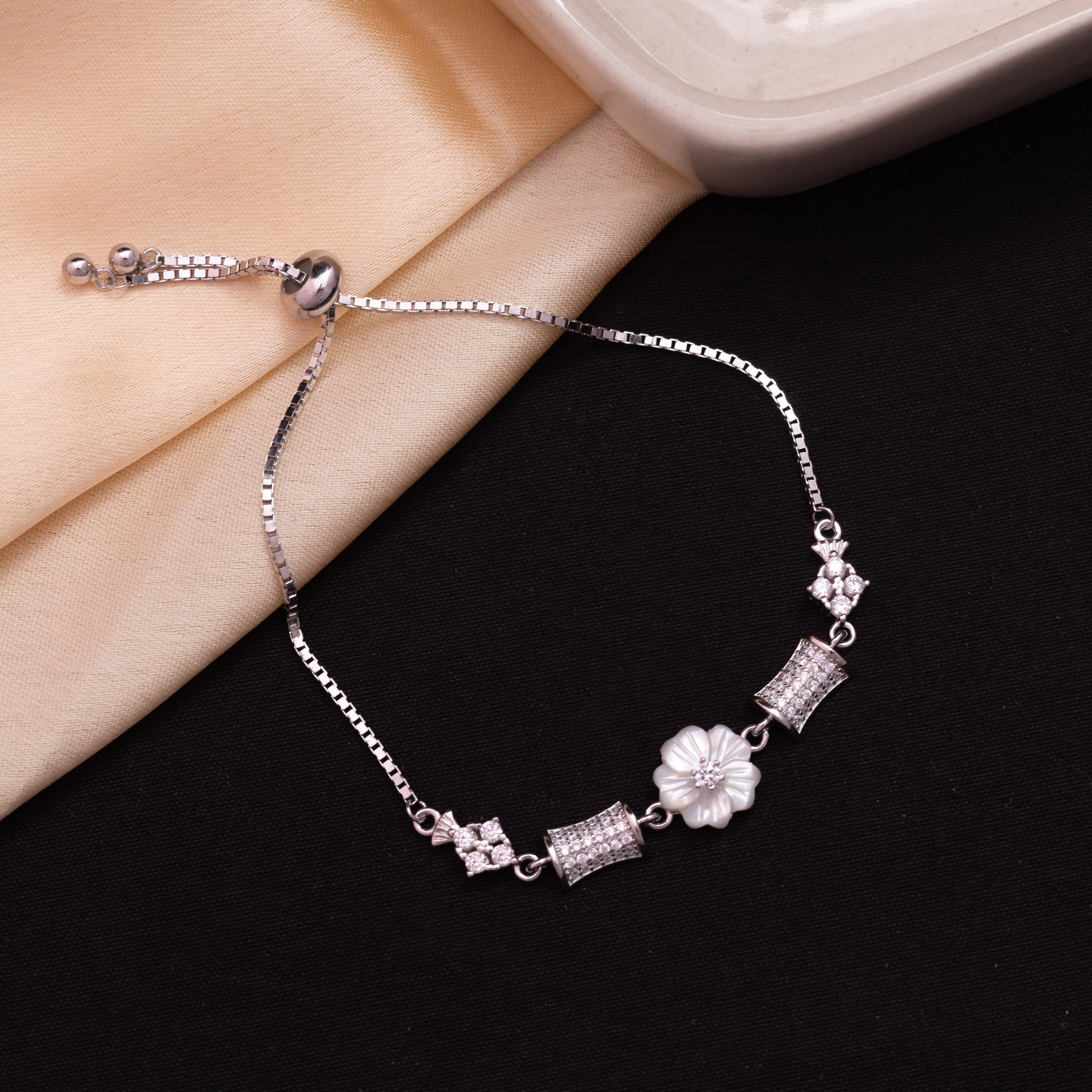 Mop Adustable Bracelet