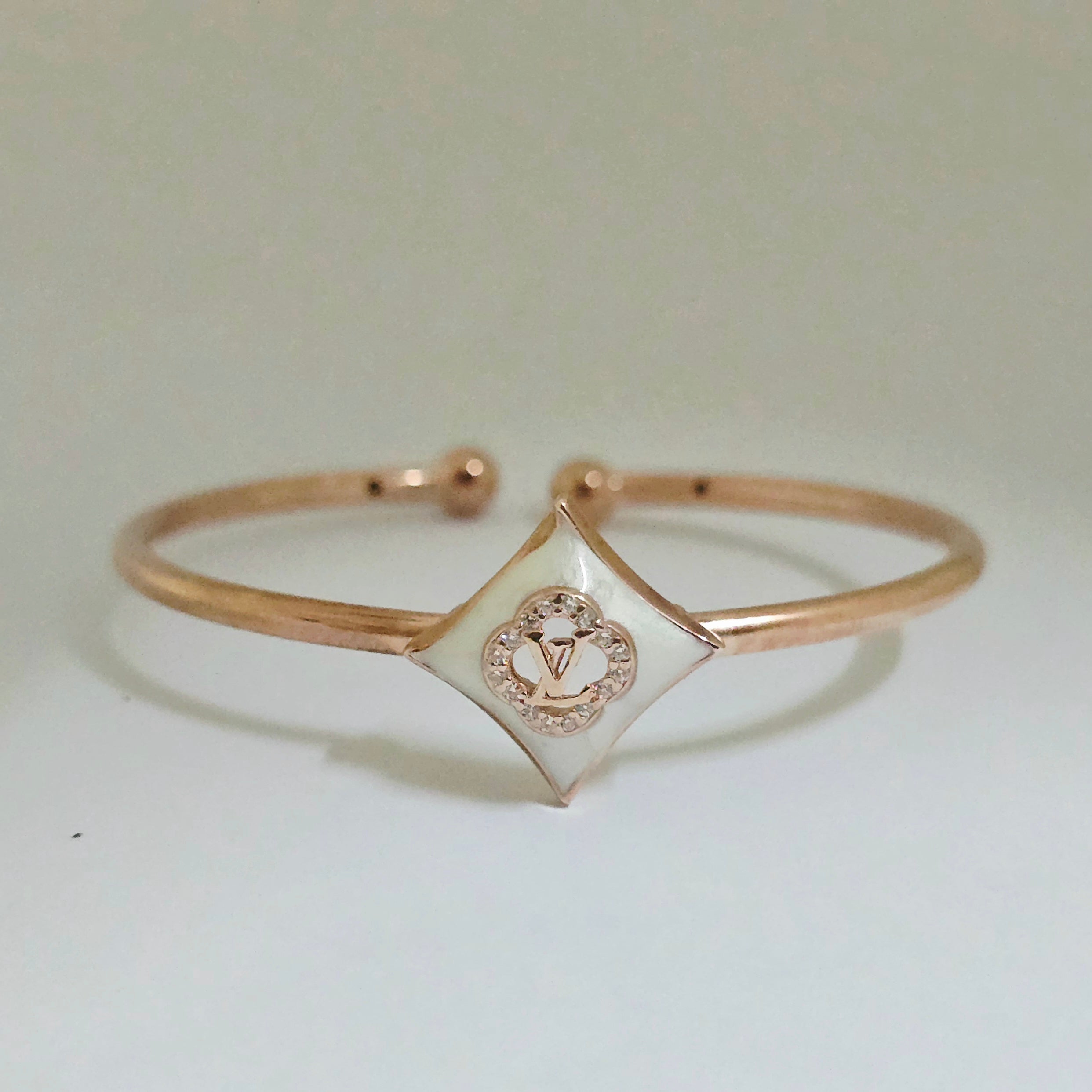 Holopipi Enamel kada