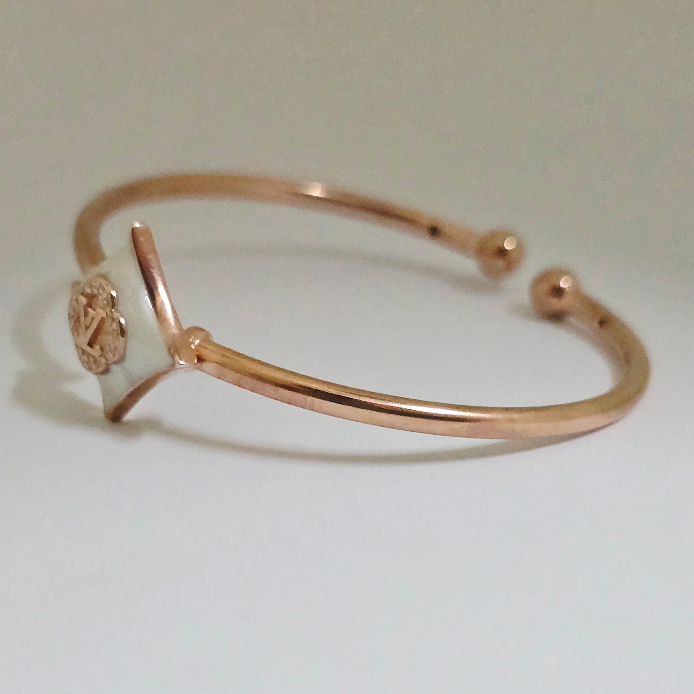 Holopipi Enamel kada