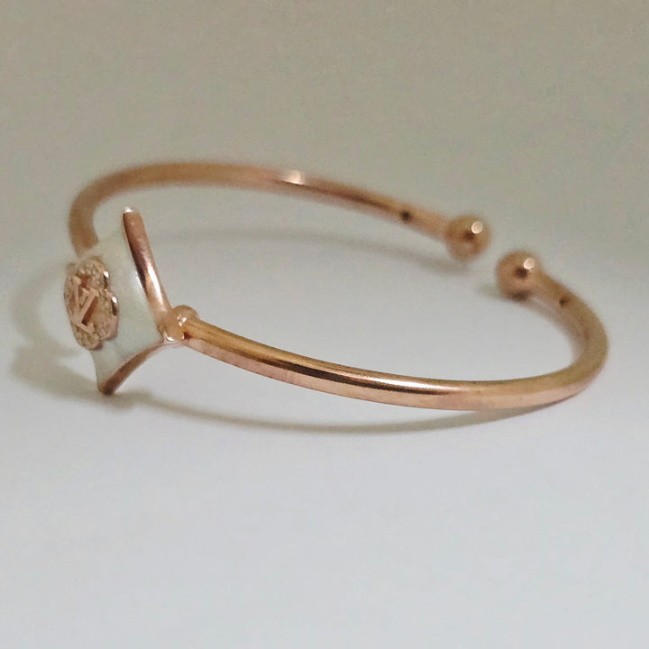 Holopipi Enamel kada