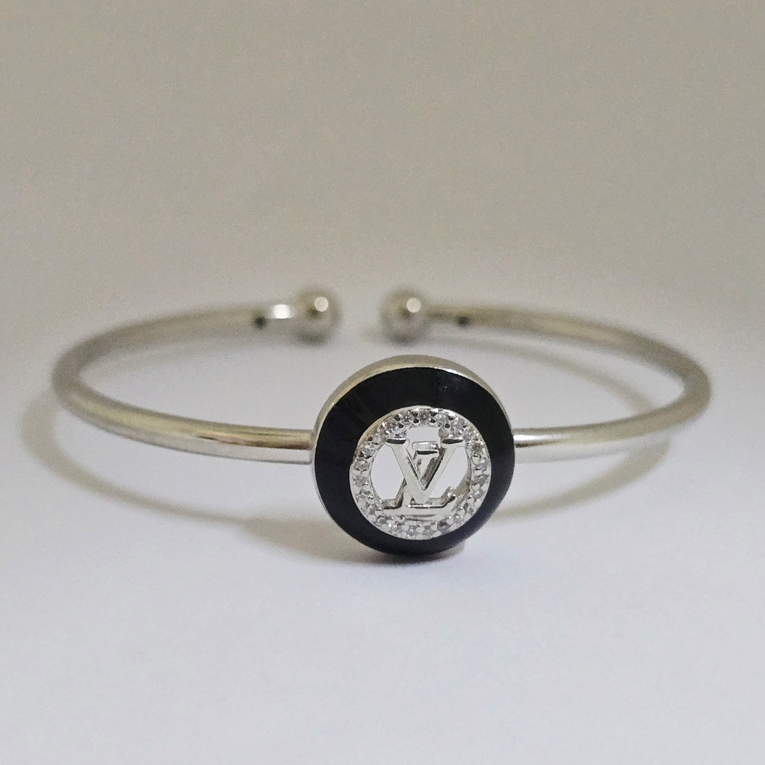 Holopipi Enamel kada