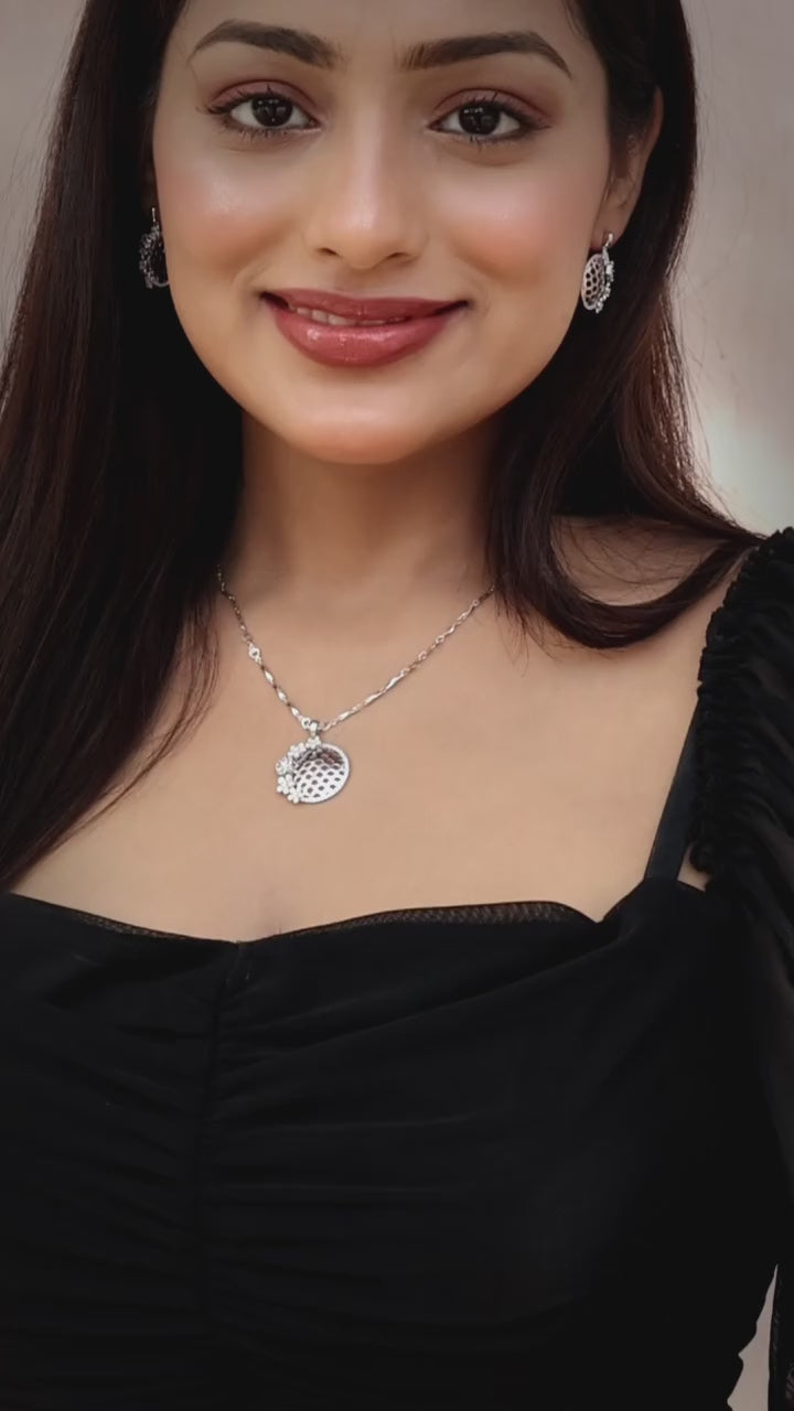 Net cutting pandel set with flowers in side