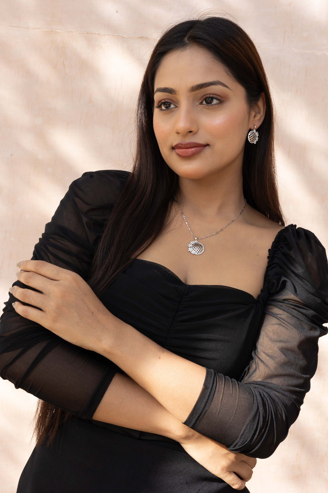 Net cutting pandel set with flowers in side