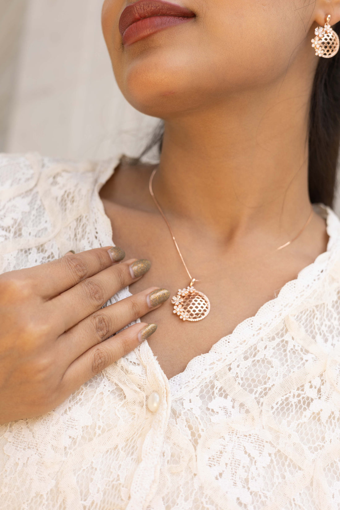 Net cutting pandel set with flowers in side