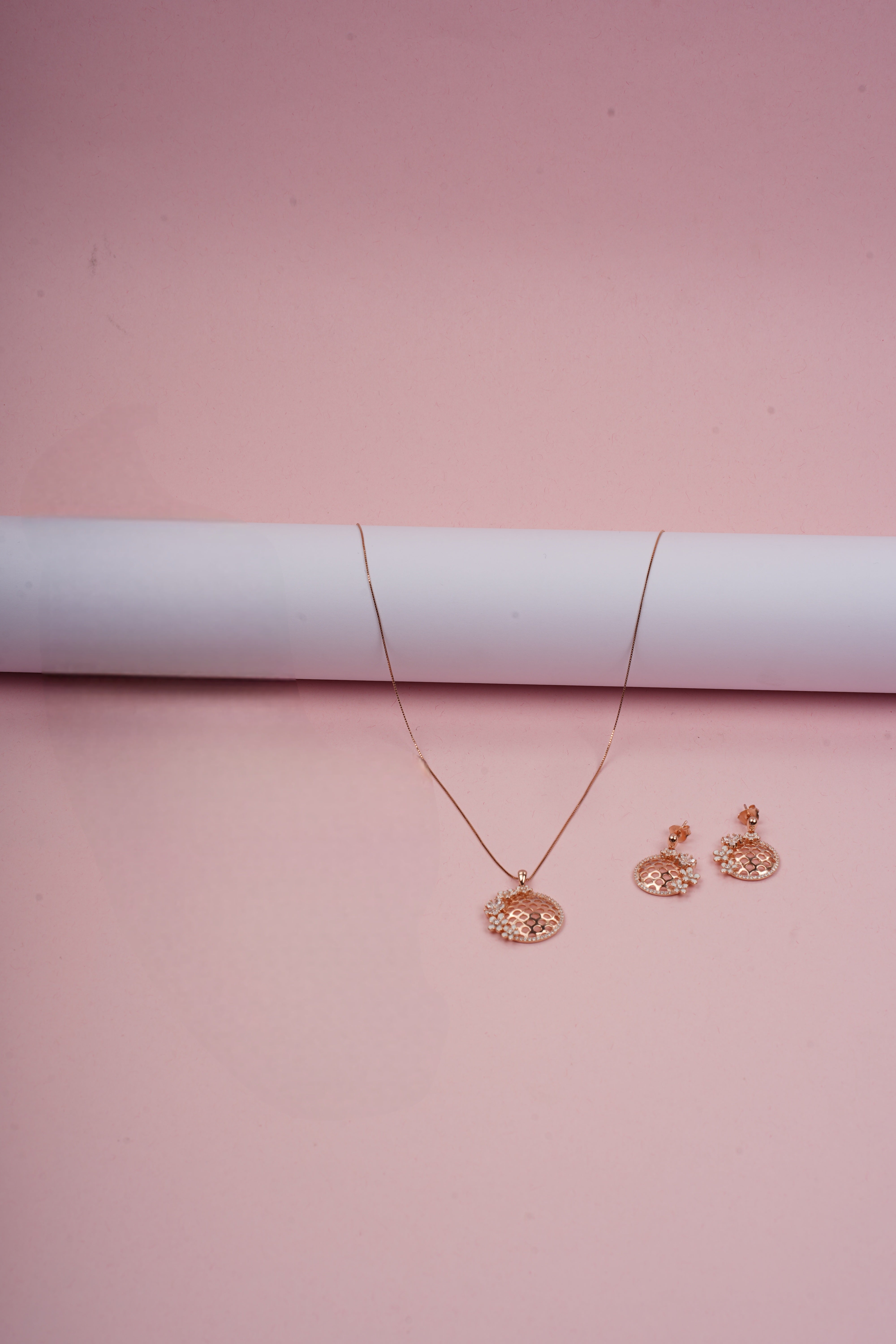 Net cutting pandel set with flowers in side