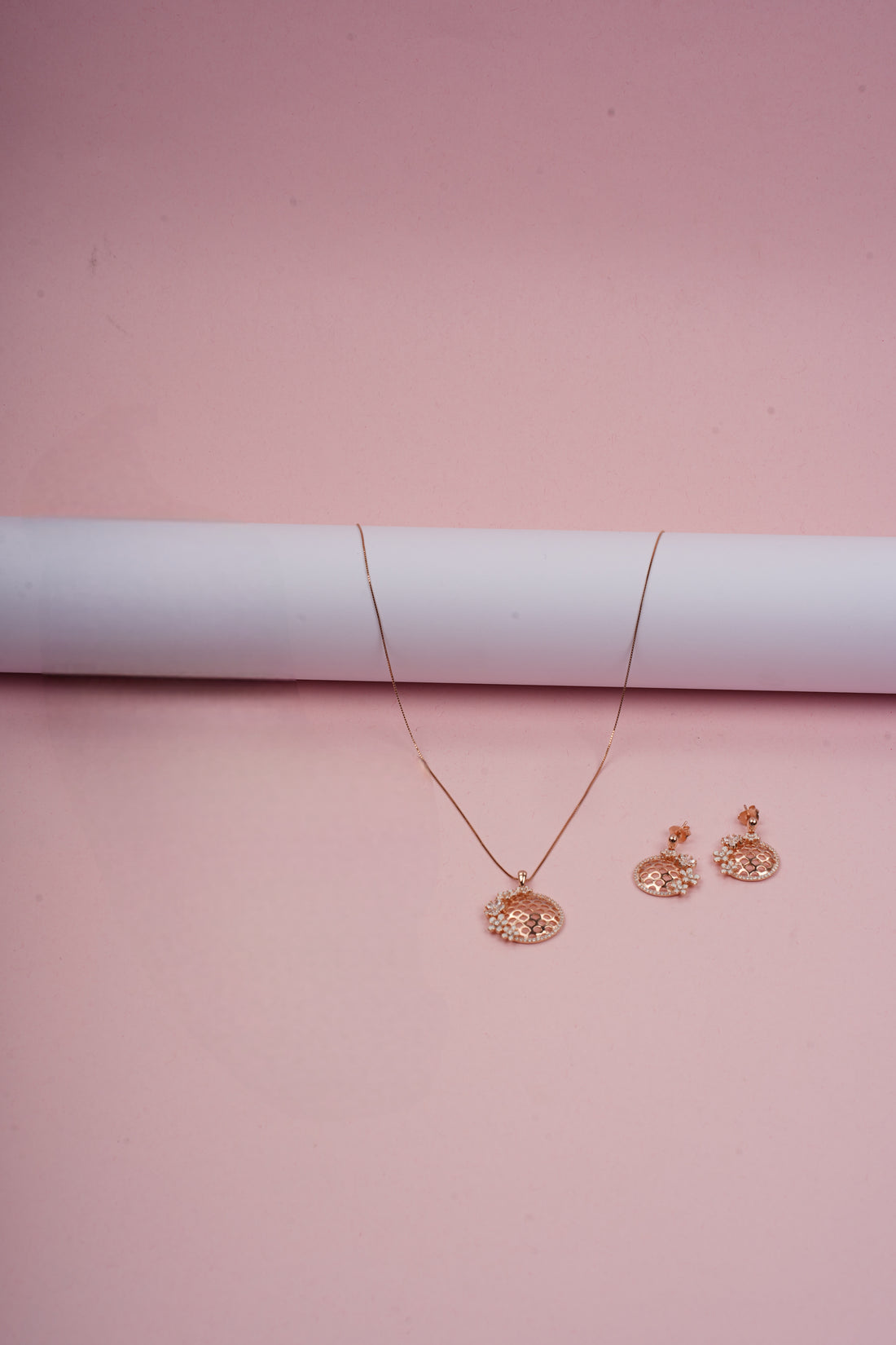 Net cutting pandel set with flowers in side